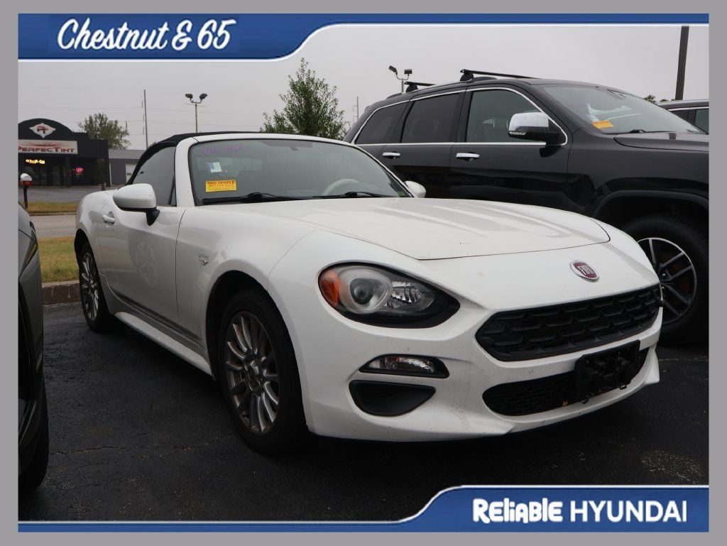 Used 2017 FIAT 124 Spider Classica RWD image 1