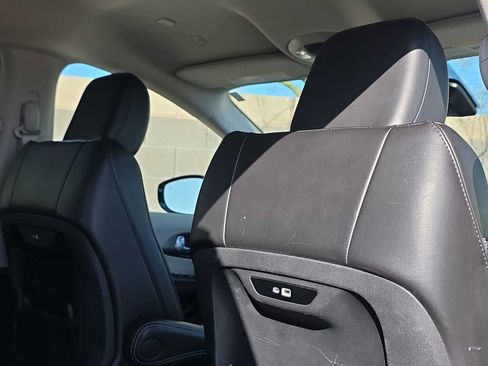 Used 2024 Chrysler Pacifica Limited FWD image 16
