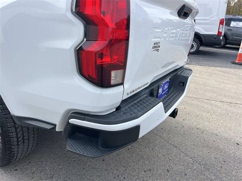 Used 2023 Chevrolet Colorado LT w/ LT Convenience Package II image 10