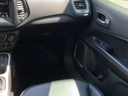 Used 2020 Jeep Compass Latitude image 10