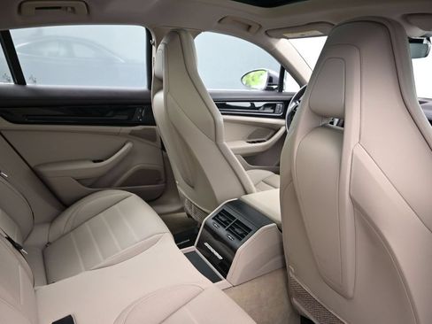 Certified 2024 Porsche Panamera image 7