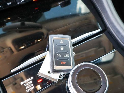 Used 2023 Jeep Grand Cherokee Limited w/ Black Appearance Package AWD/4WD image 35