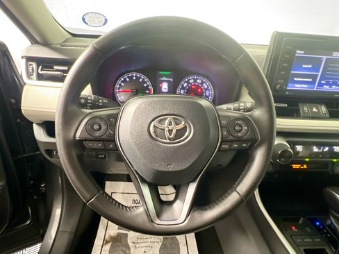 Used 2020 Toyota RAV4 XLE Premium image 17