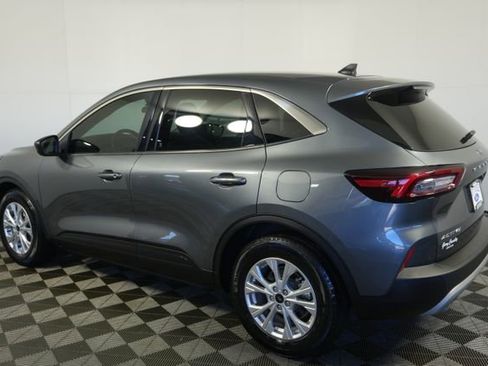 Used 2023 Ford Escape Active w/ Cold Weather Package FWD image 5