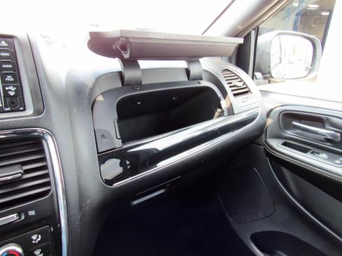 Used 2015 Dodge Grand Caravan SXT FWD image 26