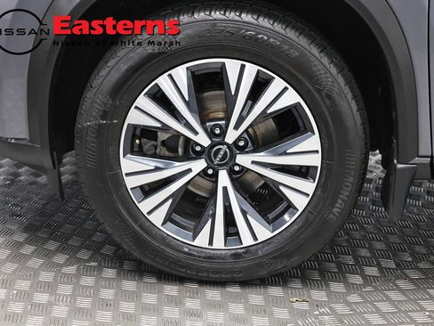 Used 2023 Nissan Rogue SV AWD/4WD image 32