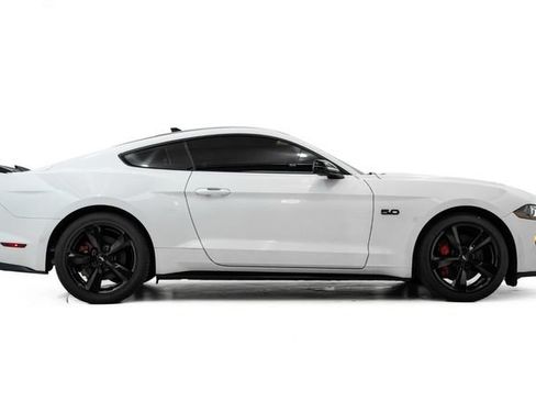 Used 2021 Ford Mustang GT Premium w/ Black Accent Package RWD image 5