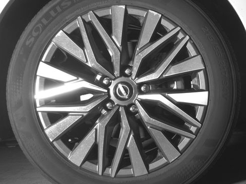 Used 2025 Nissan Altima 2.5 SV FWD image 13