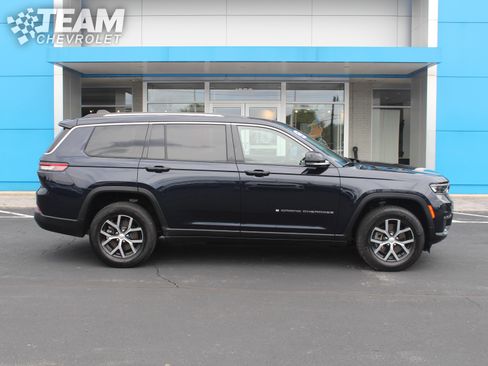 Used 2023 Jeep Grand Cherokee L Limited AWD/4WD image 3