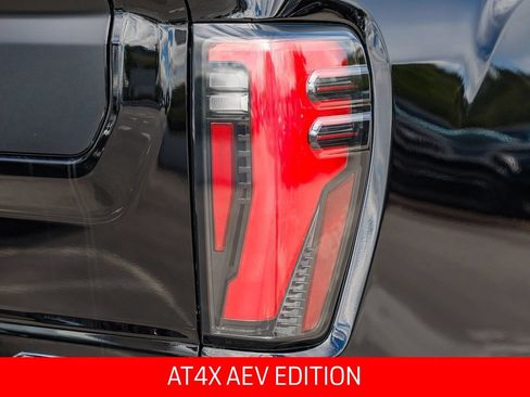 Used 2025 GMC Sierra 2500 AT4X w/ AT4X AEV Edition AWD/4WD image 9