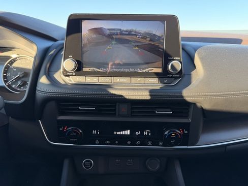 Used 2023 Nissan Rogue SV w/ SV Premium B Package image 18