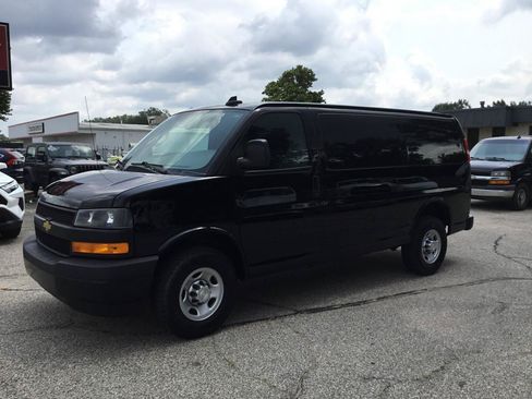 Used 2021 Chevrolet Express 2500 w/ Driver Convenience Package RWD image 12