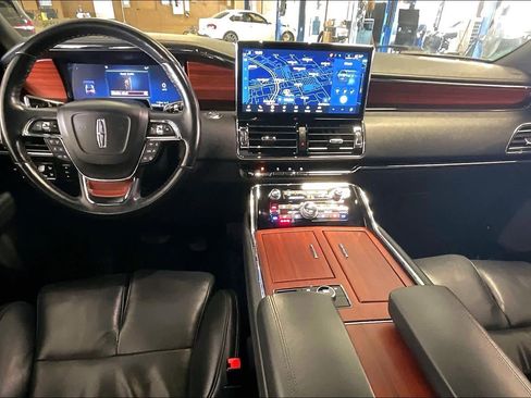 Used 2024 Lincoln Navigator Reserve image 14