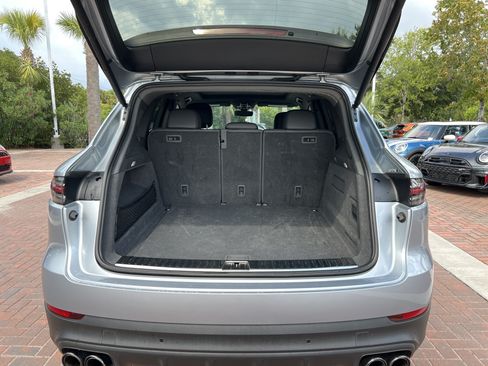 Used 2023 Porsche Cayenne AWD/4WD image 32