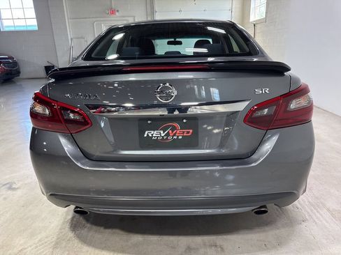 Used 2017 Nissan Altima 2.5 SR w/ Midnight Edition Package FWD image 5