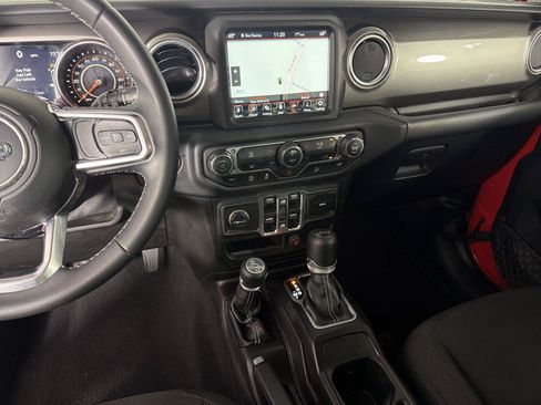 Used 2018 Jeep Wrangler Unlimited Sahara AWD/4WD image 2