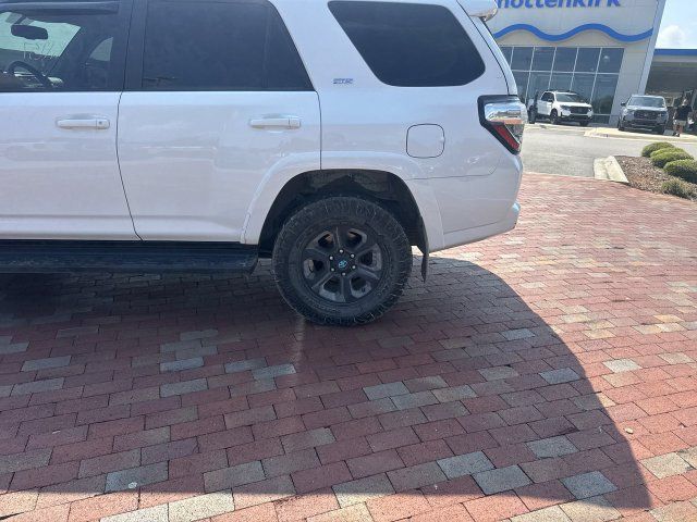 Used 2018 Toyota 4Runner SR5 Premium AWD/4WD image 6