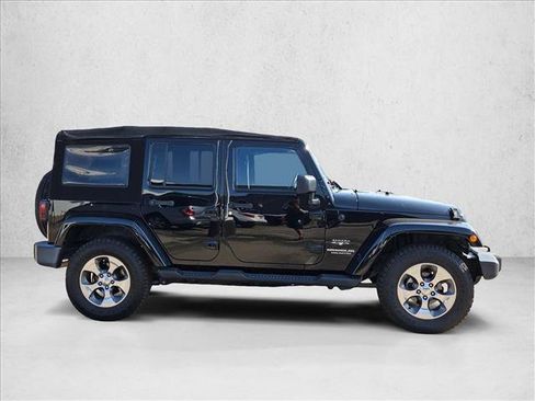 Used 2017 Jeep Wrangler Unlimited Sahara AWD/4WD image 4