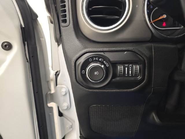 Used 2019 Jeep Wrangler Unlimited Sahara AWD/4WD image 34
