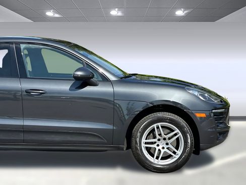 Used 2018 Porsche Macan image 34