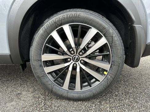 New 2025 Nissan Pathfinder Platinum w/ Cargo Package image 21