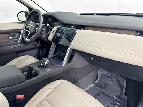 Used 2025 Land Rover Discovery Sport S image 27