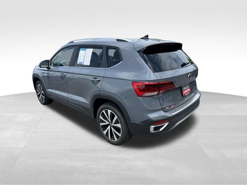 Certified 2023 Volkswagen Taos SE FWD image 5
