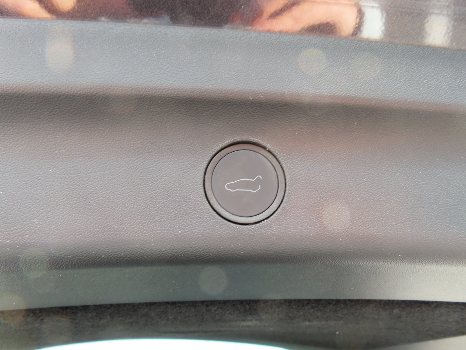 Used 2024 Tesla Model Y 2WD image 31