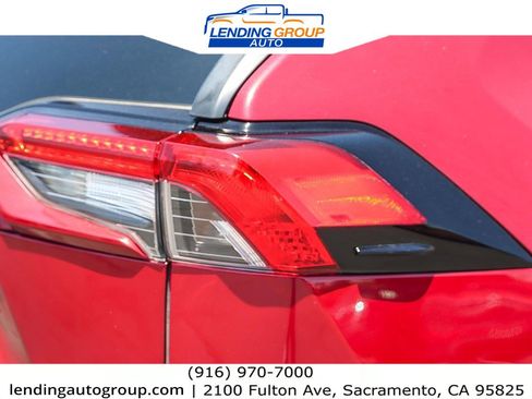 Used 2019 Toyota RAV4 XLE Premium image 8