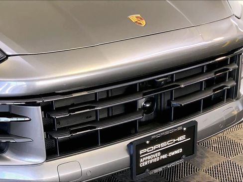 Used 2025 Porsche Cayenne image 34