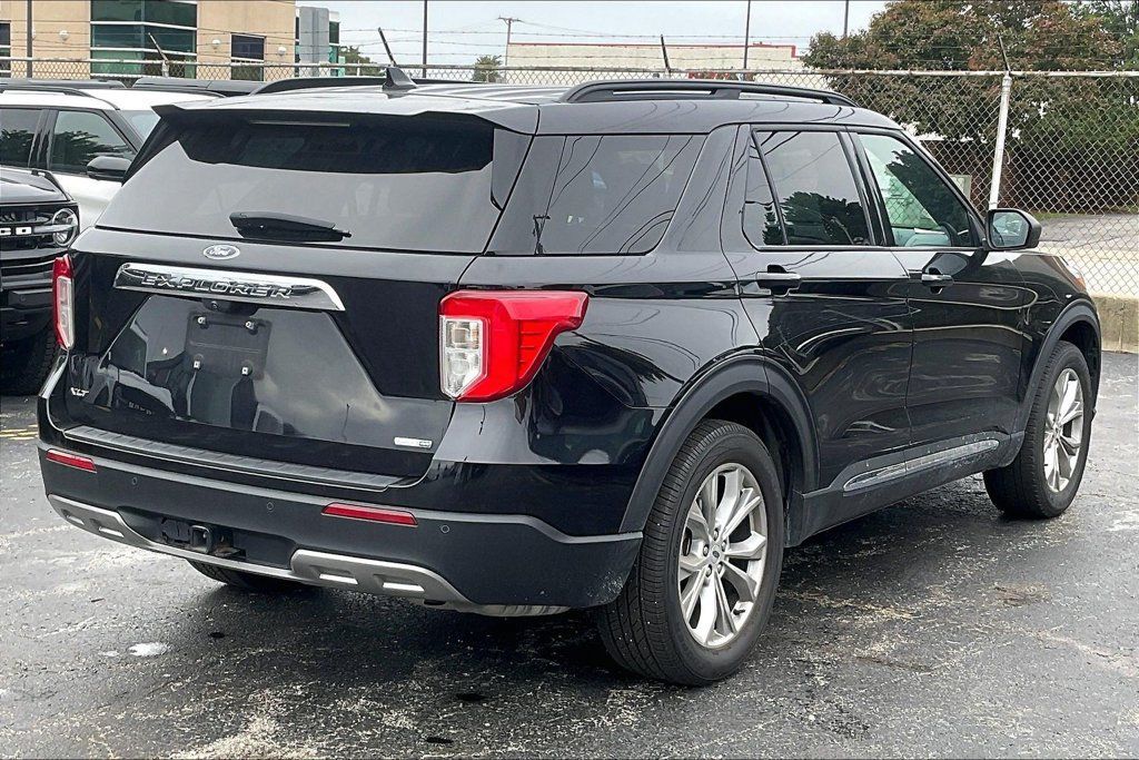 Used 2020 Ford Explorer XLT w/ Equipment Group 202A AWD/4WD image 12