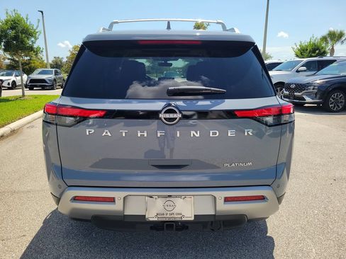 Used 2025 Nissan Pathfinder Platinum FWD image 3