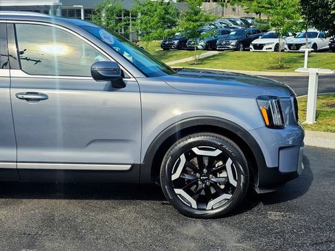 Used 2023 Kia Telluride EX w/ EX Captain's Chair Package FWD image 5