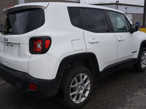 Used 2023 Jeep Renegade Latitude image 3