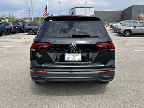 Used 2023 Volkswagen Tiguan SE FWD image 4