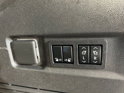 Used 2021 GMC Yukon XL AT4 image 13