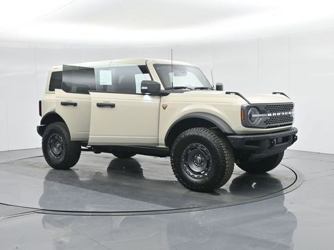 New 2025 Ford Bronco Badlands image 30