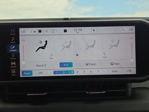 Used 2025 Jeep Wrangler Willys image 18