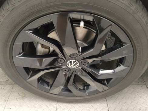 Used 2022 Volkswagen Taos SE FWD image 31
