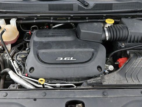 Used 2017 Chrysler Pacifica Touring FWD image 40