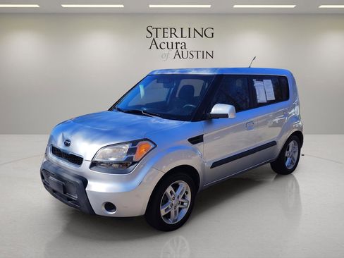 Used 2010 Kia Soul + image 1
