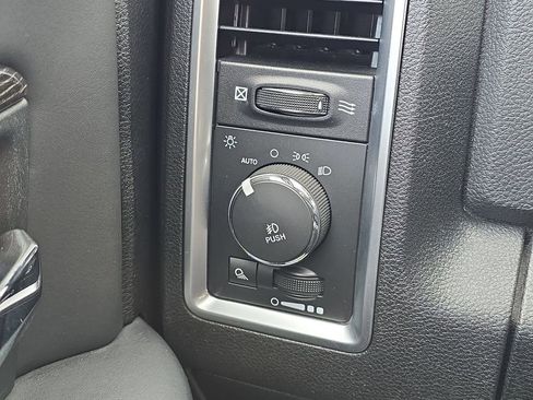 Used 2016 RAM 1500 Limited image 23