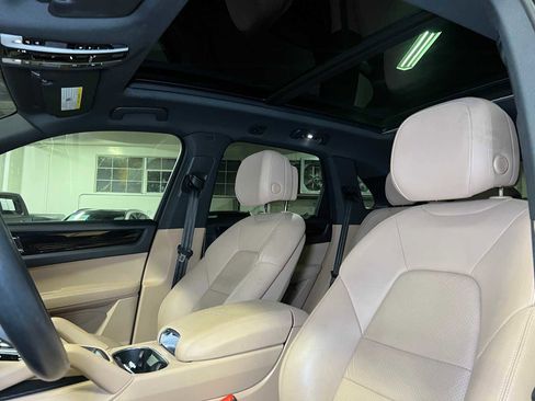 Used 2023 Porsche Cayenne image 22