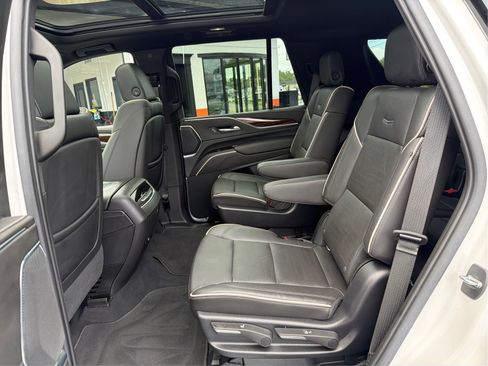 Certified 2021 Cadillac Escalade Premium Luxury AWD/4WD image 10