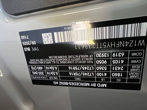 Used 2026 Mercedes-Benz Sprinter 2500 image 32