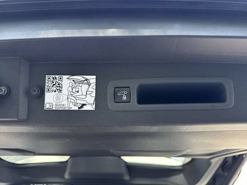 Used 2024 Toyota Sienna XLE FWD image 13