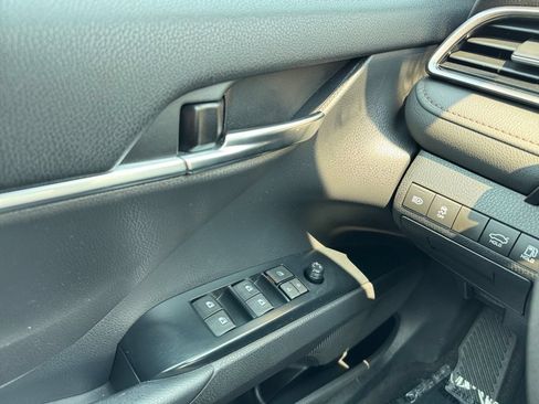 Used 2019 Toyota Camry LE FWD image 11