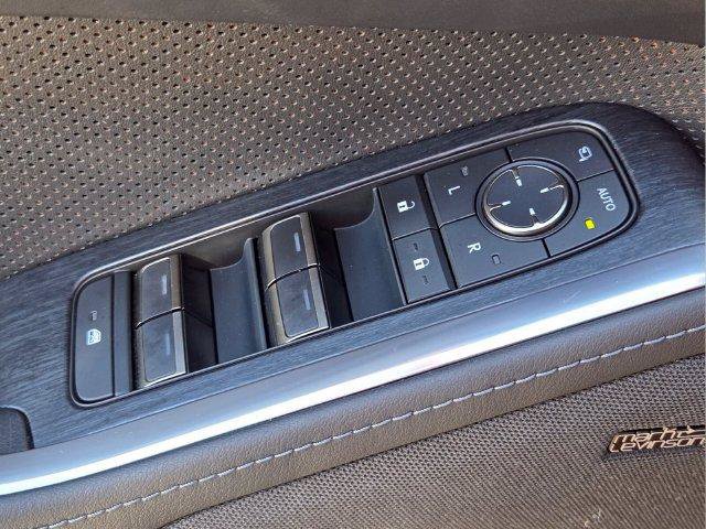 Used 2024 Lexus GX 550 w/ Accessory Package (2T) AWD/4WD image 25