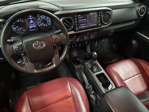 Used 2020 Toyota Tacoma TRD Off-Road w/ Technology Package AWD/4WD image 13