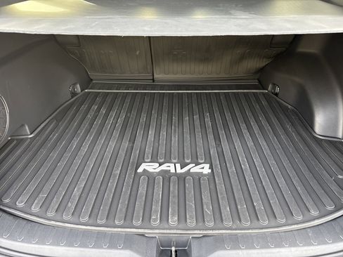 Used 2025 Toyota RAV4 Limited image 33